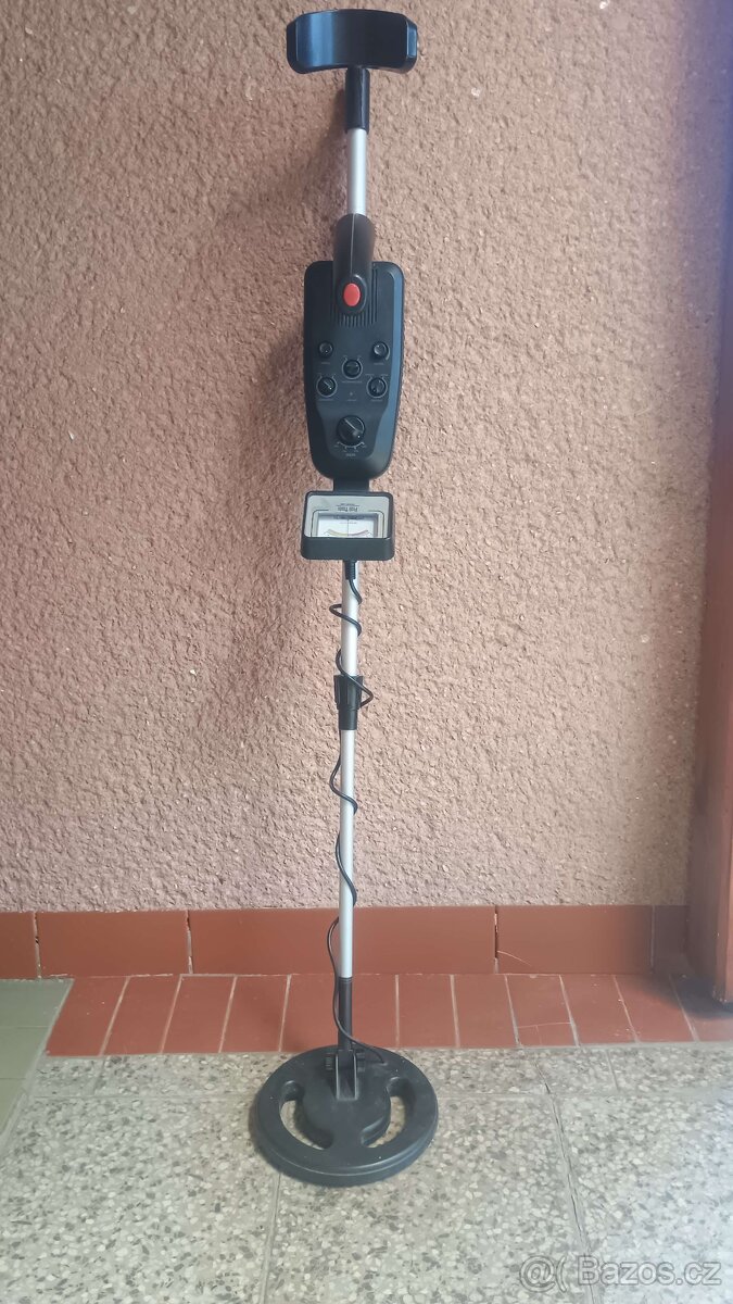 Deketor kovu