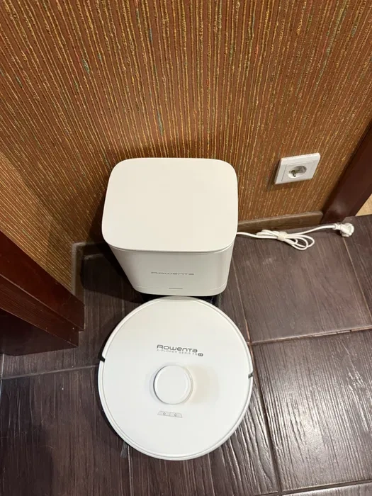 Prodám robotický vysavač Rowenta RR8597WH