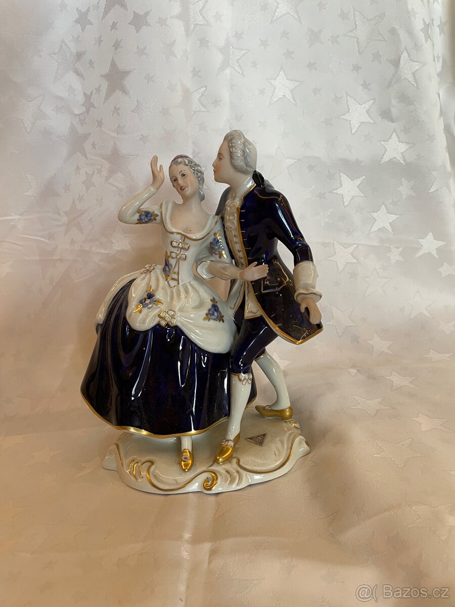 Porcelánová soška v rokokovém stylu