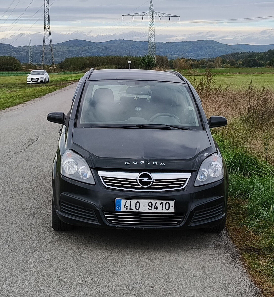 Deflektor na kapotu Opel Zafira B 2007
