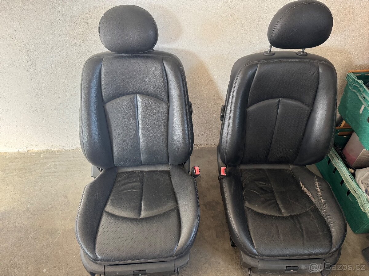 Prodám přední sedačky na Mercedes w211