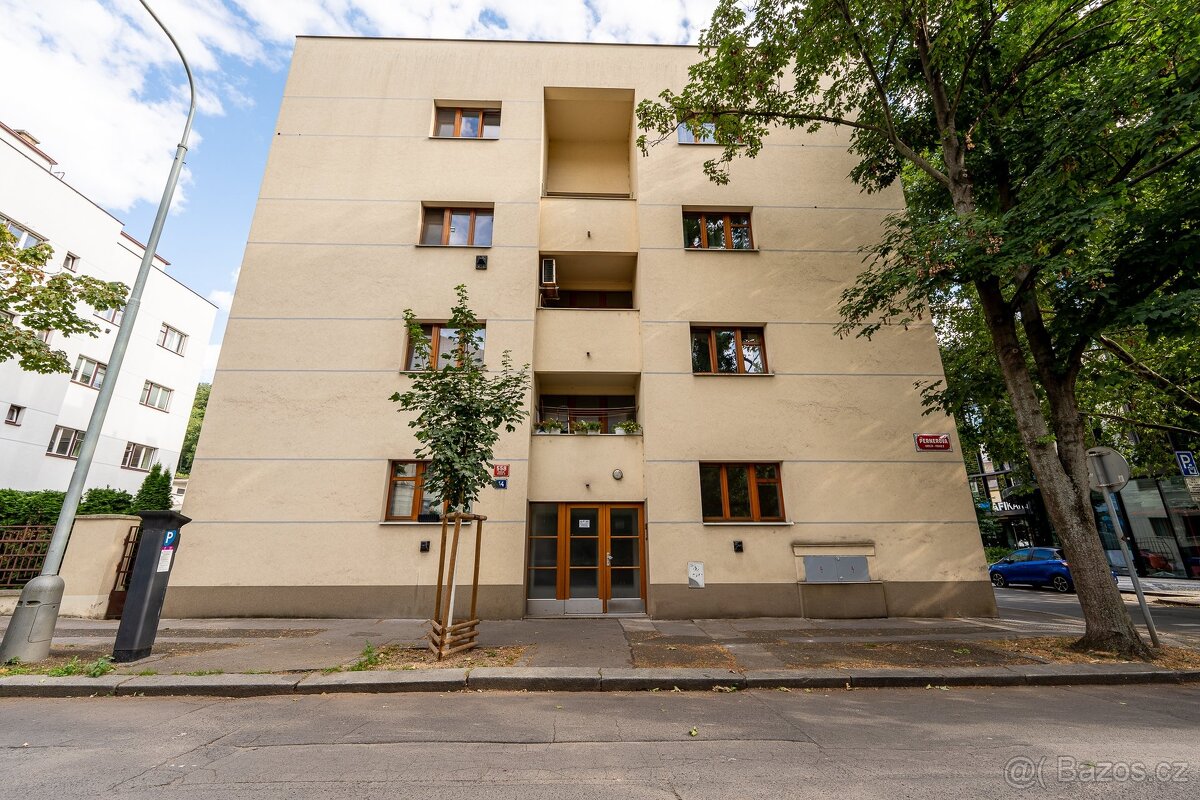 Prodej bytu 2+1 43 m2, Praha - Karlín, ev.č. 00058