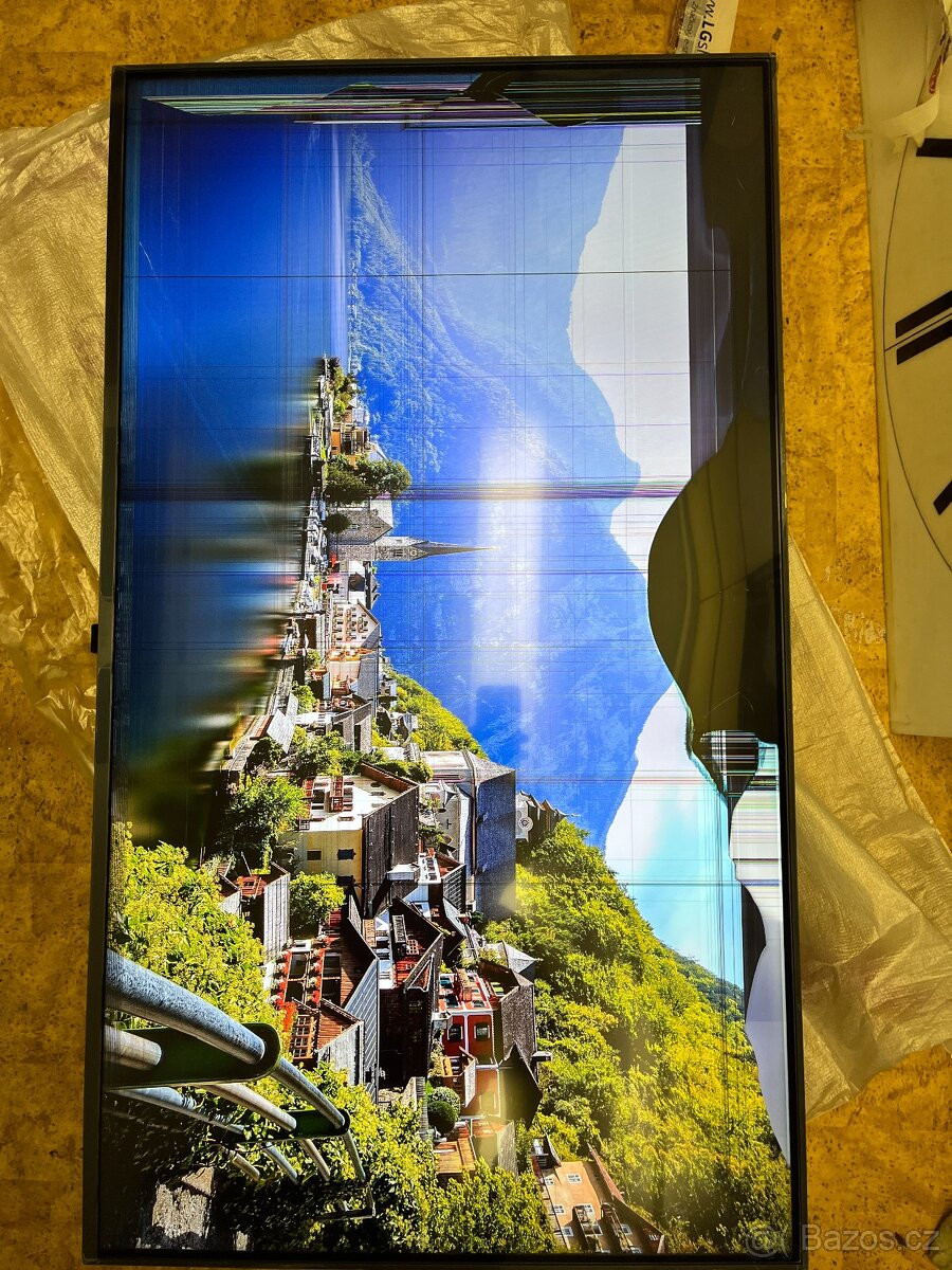 TV LG 43UP78003LB + dálkový ovladač - rozbitá LCD obrazovka