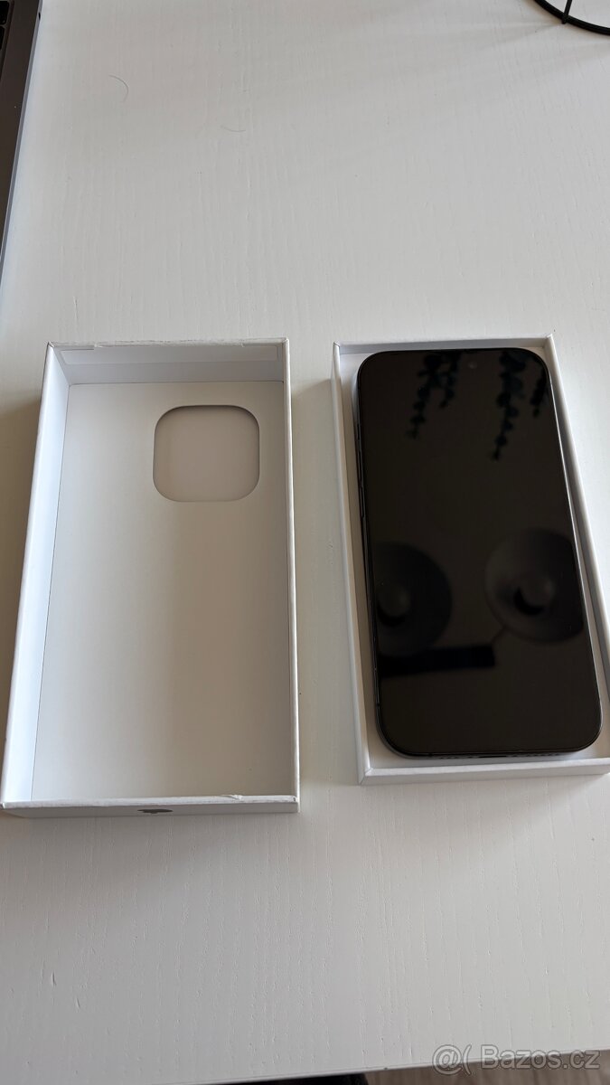 iPhone 15 pro Black Titanium 256GB