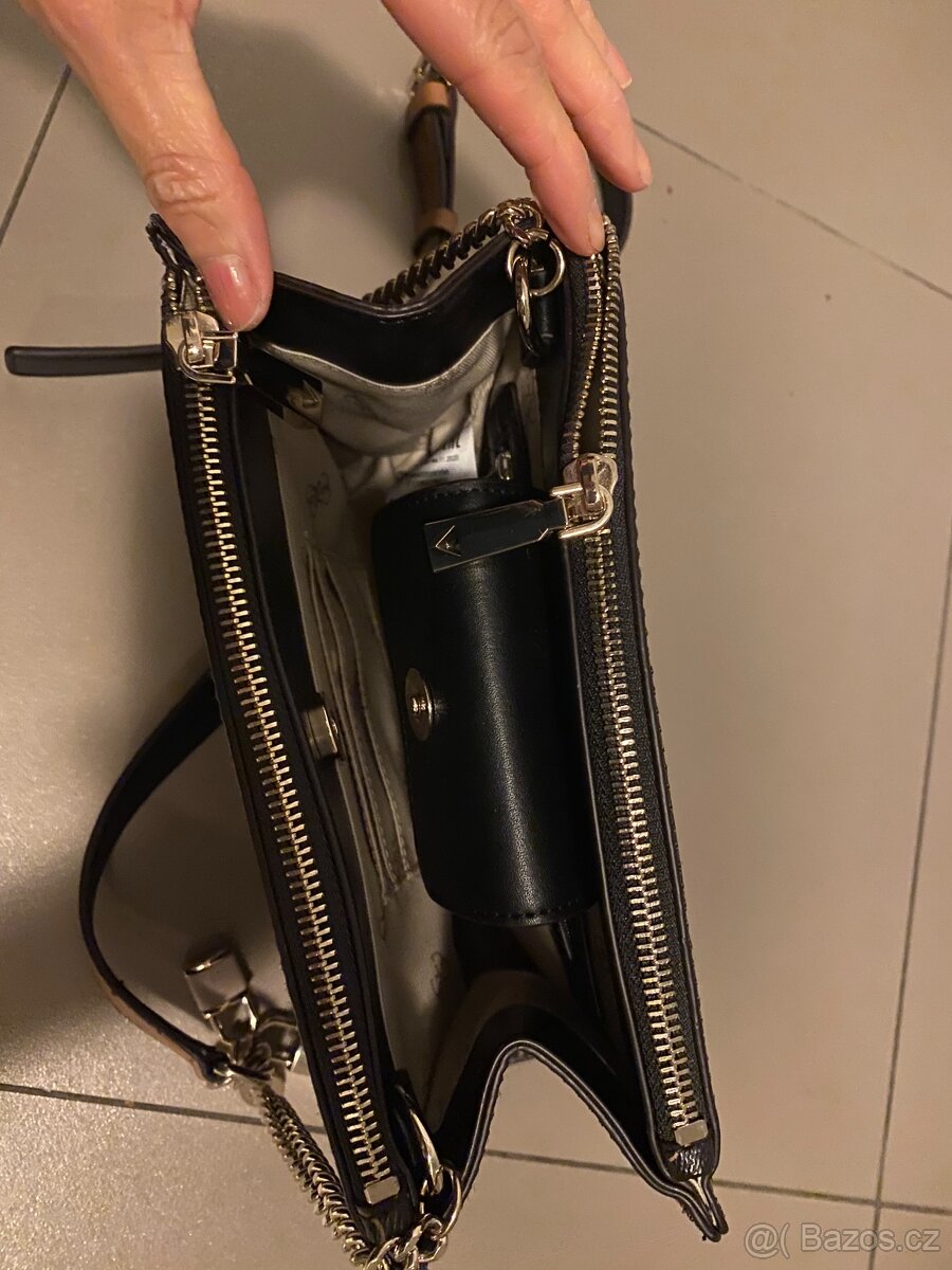 Kabelka crossbody Guess