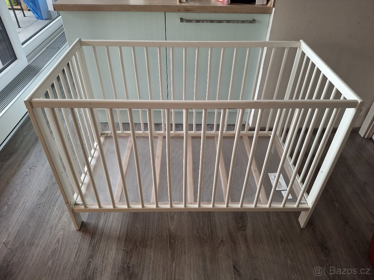 Dětská postýlka s matrací