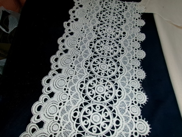 svatecni behoun na stul - prava krajka