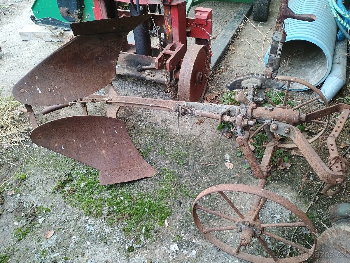 Pluh za koně nebo malotraktor