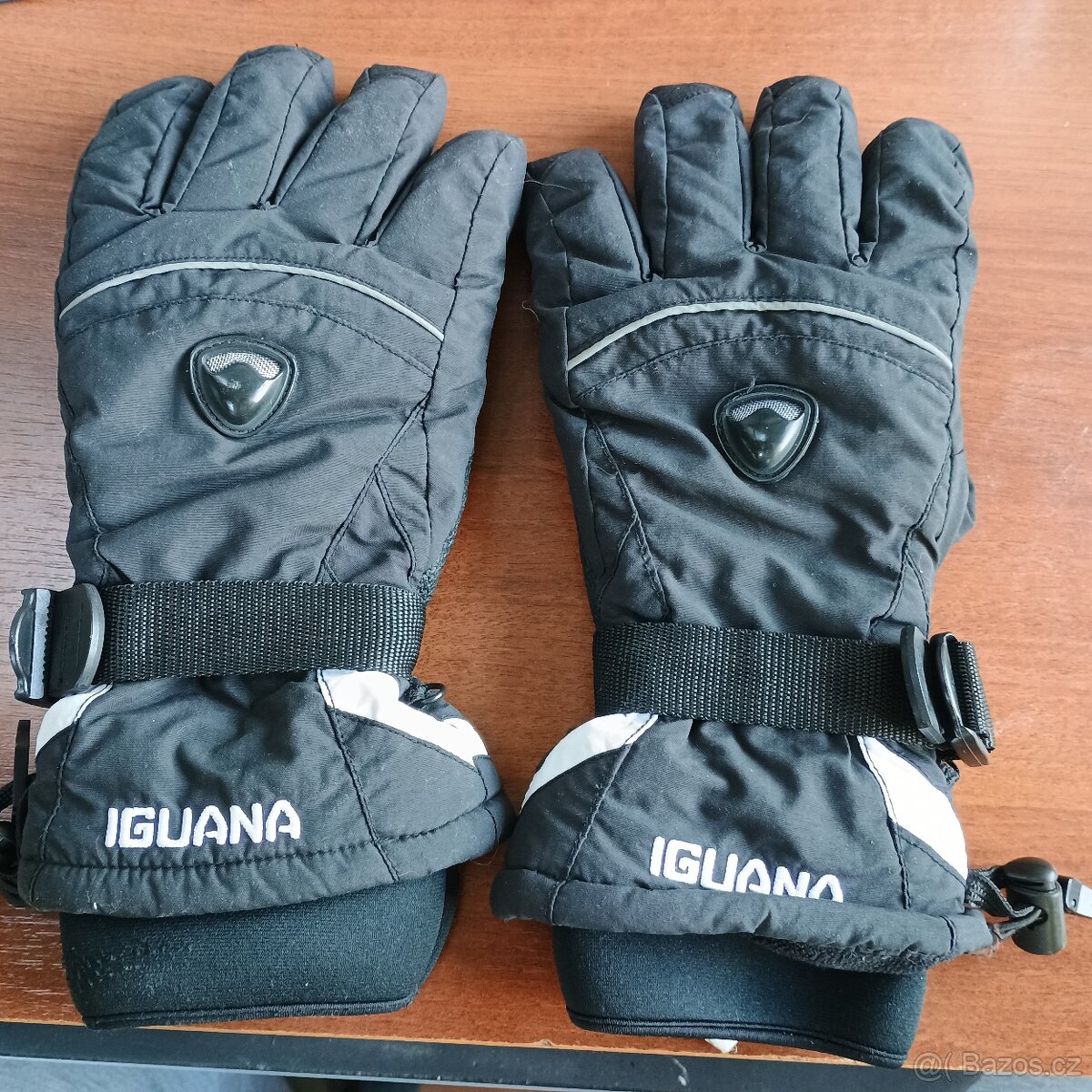 ČERNÉ LYŽAŘSKÉ RUKAVICE zn. IGUANA vel. 8