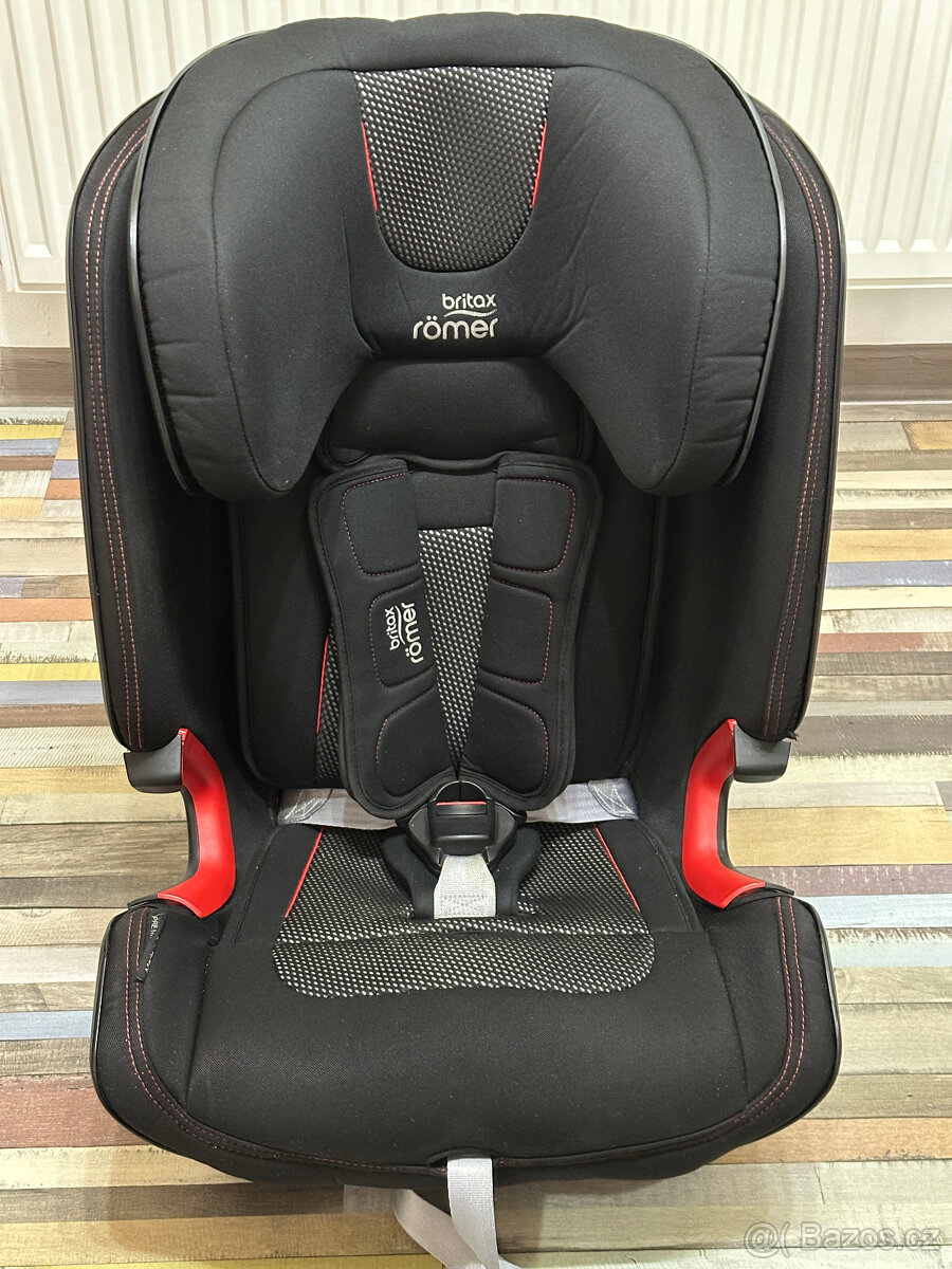 Rostoucí autosedačka Britax Römer Advansafix IV R
