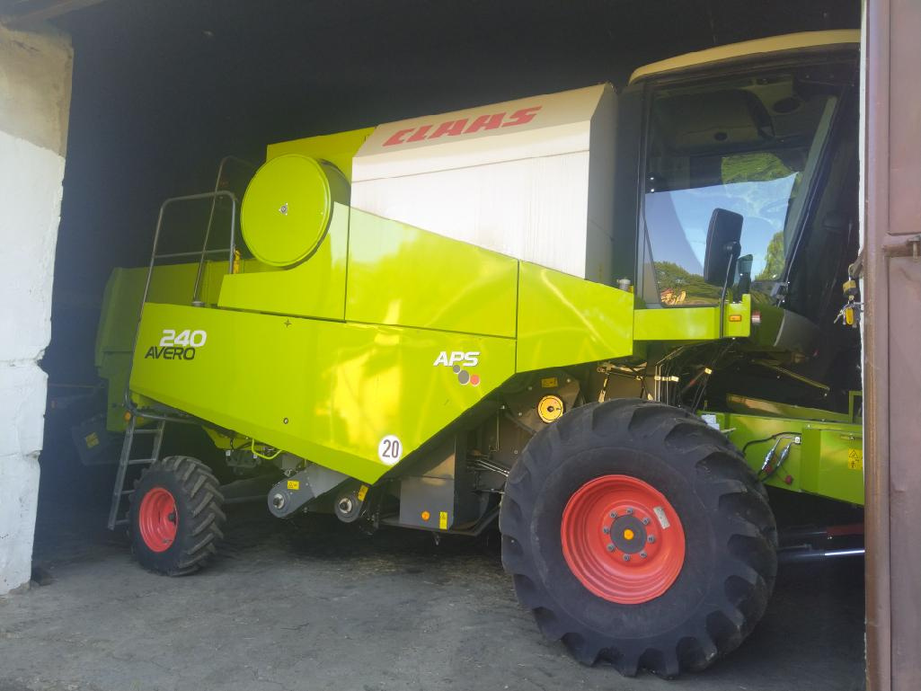 CLAAS AVERO 240