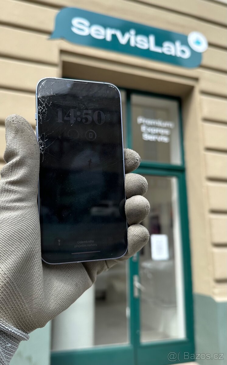 Výměna prasklého skla iPhone