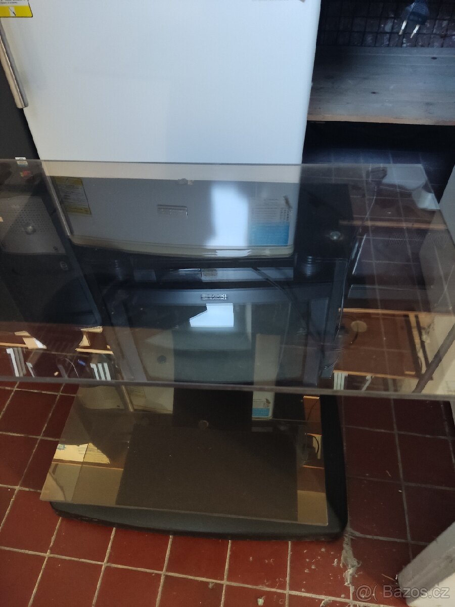 STOLEK POD TV