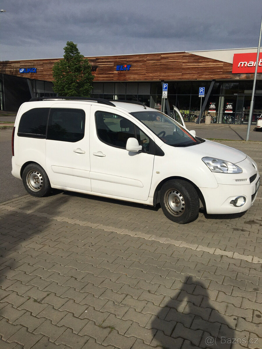 speciálně vybavené auto
