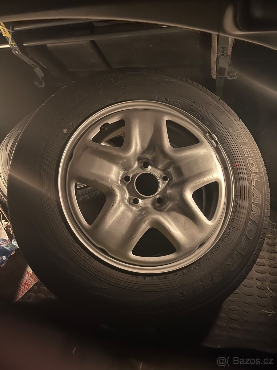 Kola z nové mazdy cx-5 R17 najeto 8 kilometrů.