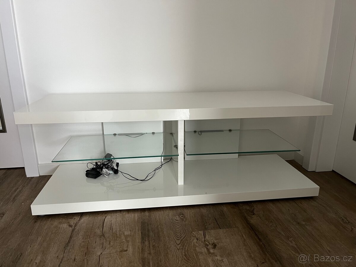 TV stolek KIKA 120x40x42cm