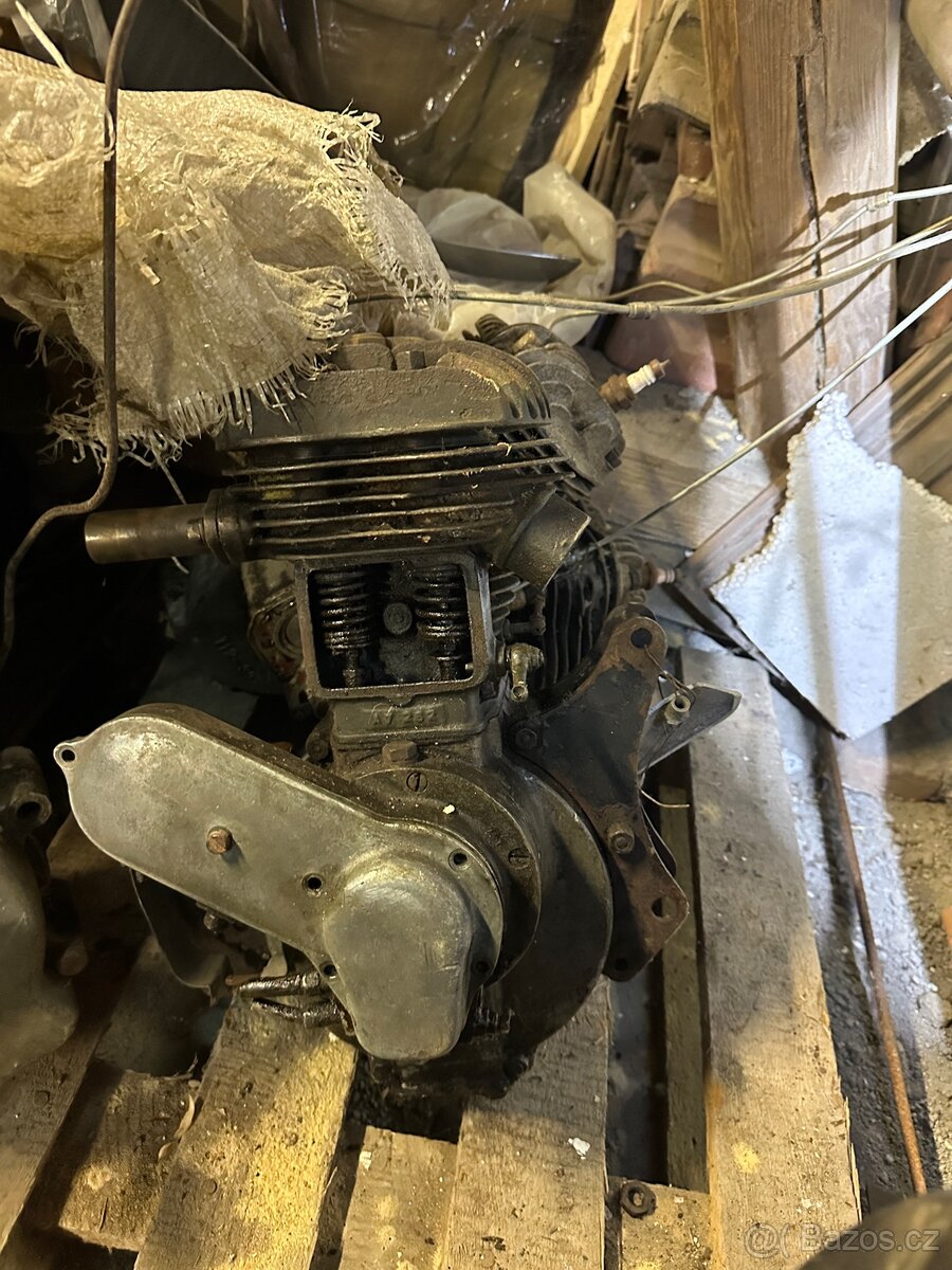 Ariel 550 SV - motor