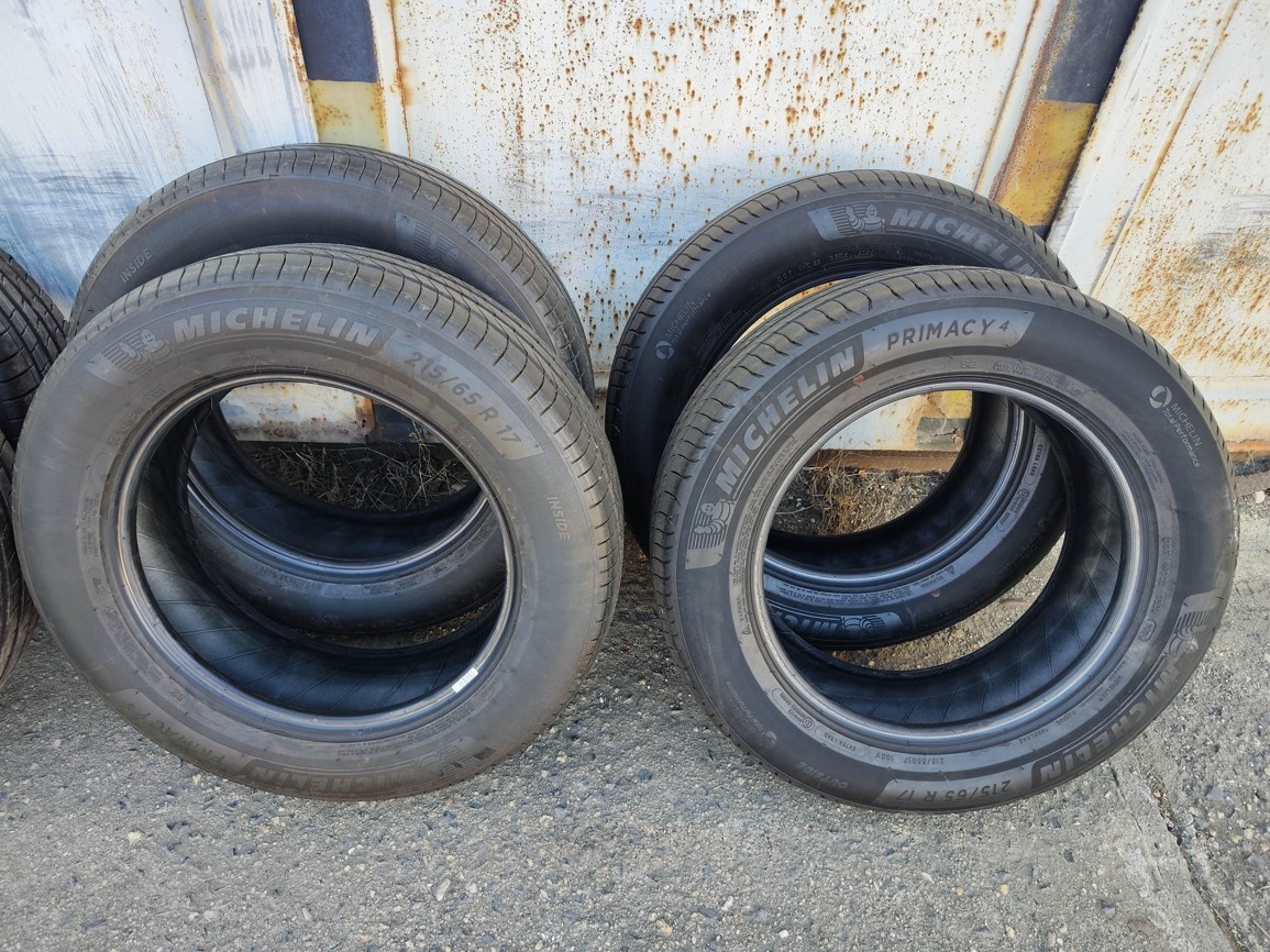 17"zánovní sada letních pneu Michelin 215/65/17 6000Kč/4ks