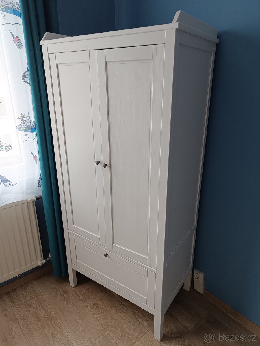 šatní skříň bílá SUNDVIK