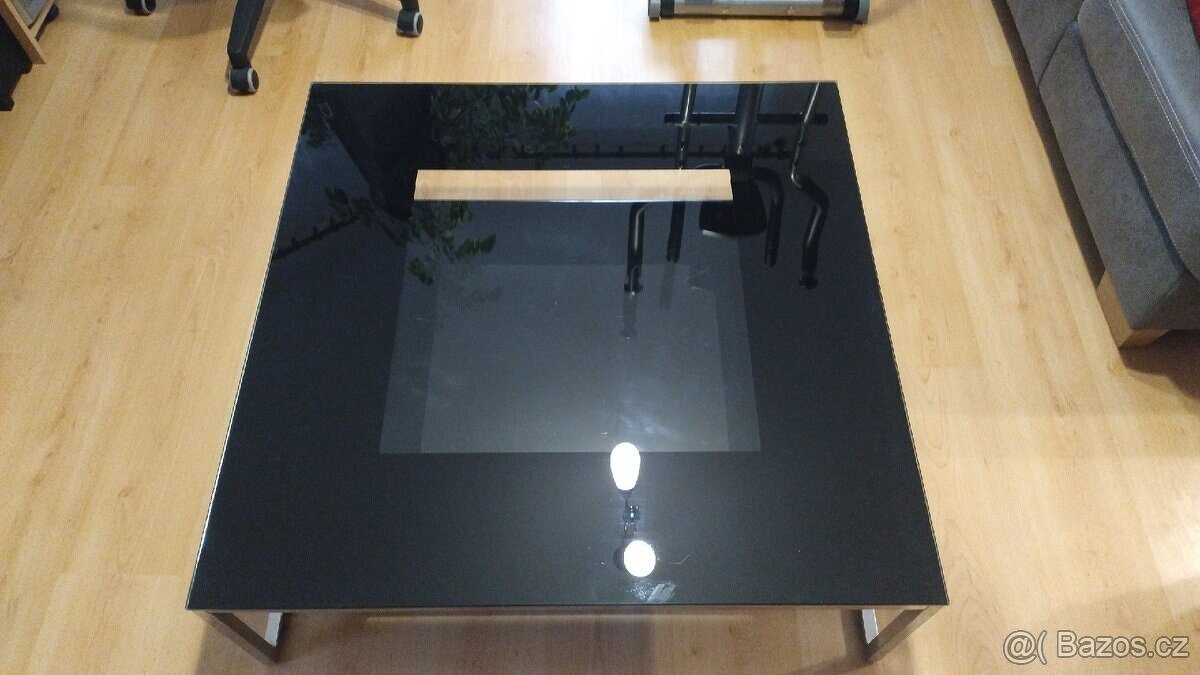 Konferenční stolek 90x90 sklo kov