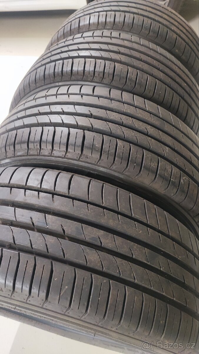 Jako nové 235/55/18 Kumho Crugen, DOT 1923.