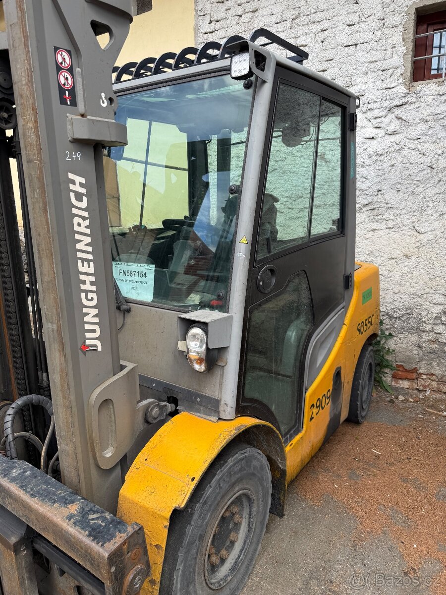 Prodám VZV Jungheinrich DFG 550s únik hydraulického oleje
