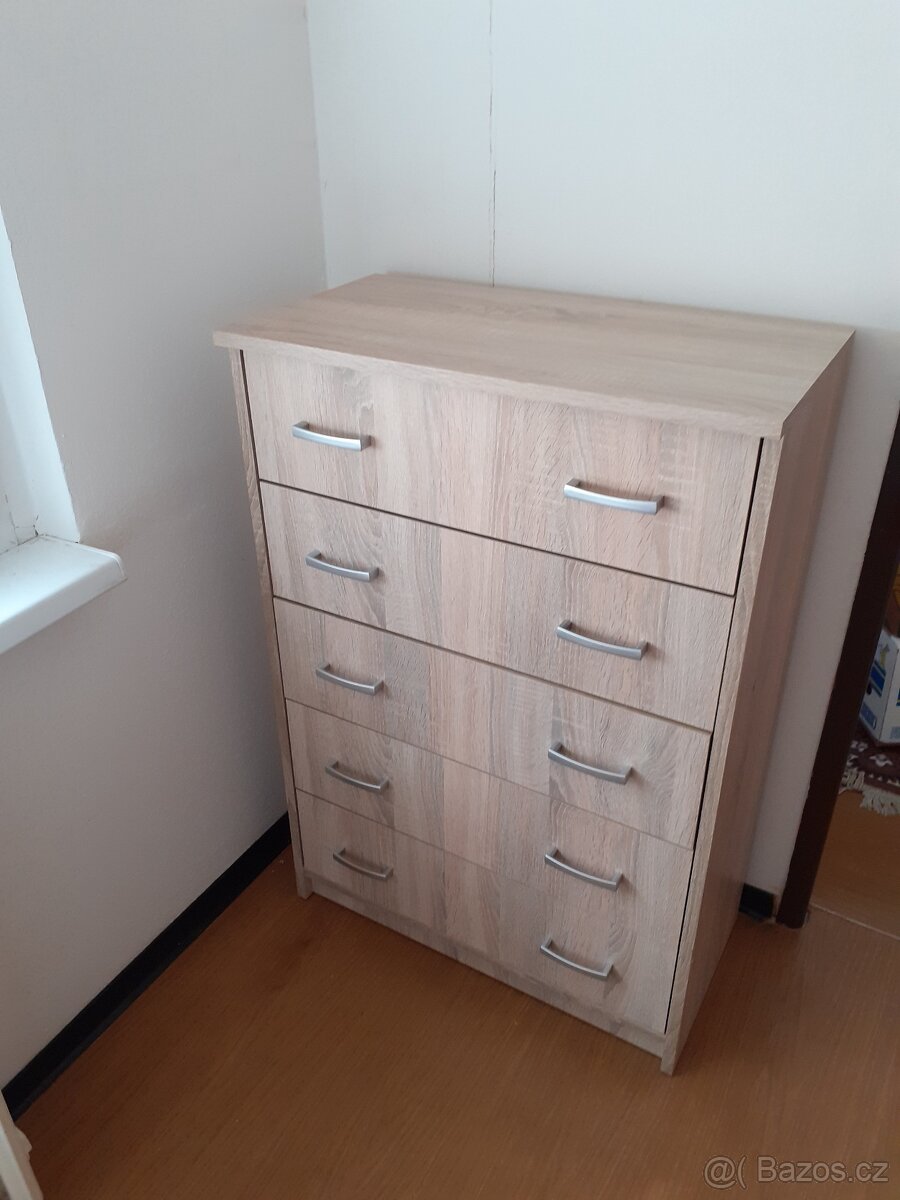 Komoda s 5 zásuvkami