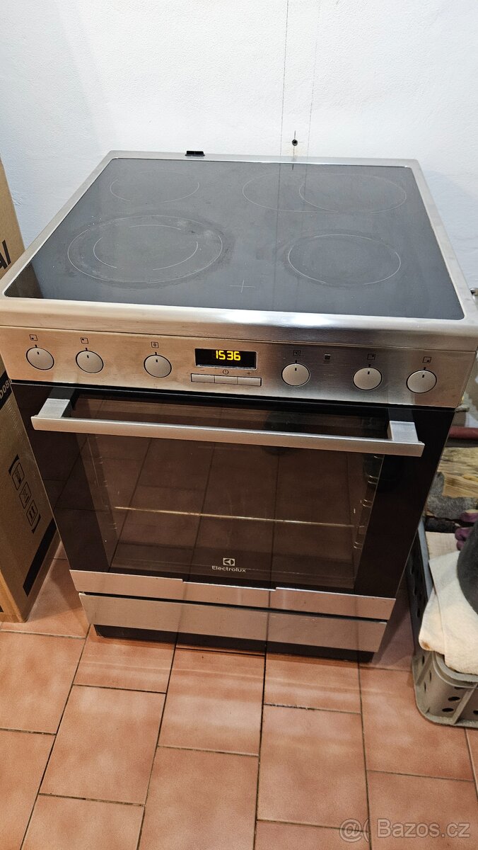 Sklokeramický sporák Electrolux 60cm šířka