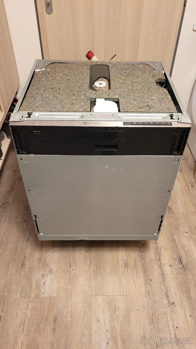 Elektrolux ESL8523RO na opravu alebo náhradné diely