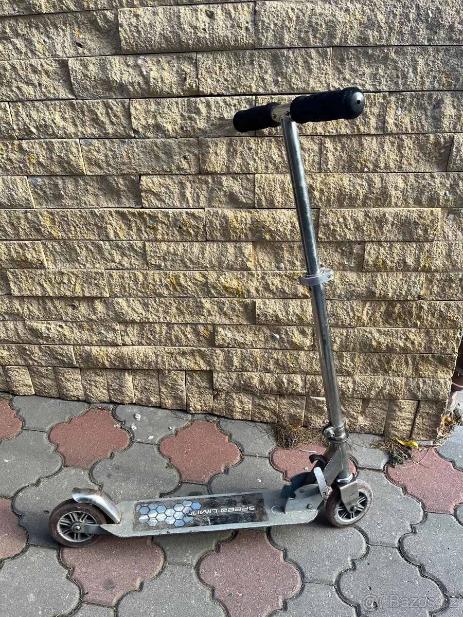 Freestylová skládací koloběžka
