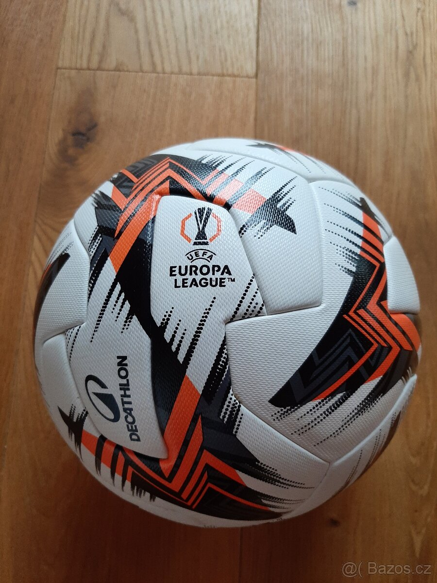 Nový fotbalový míč Evropská liga DECATHLON KIPSTA