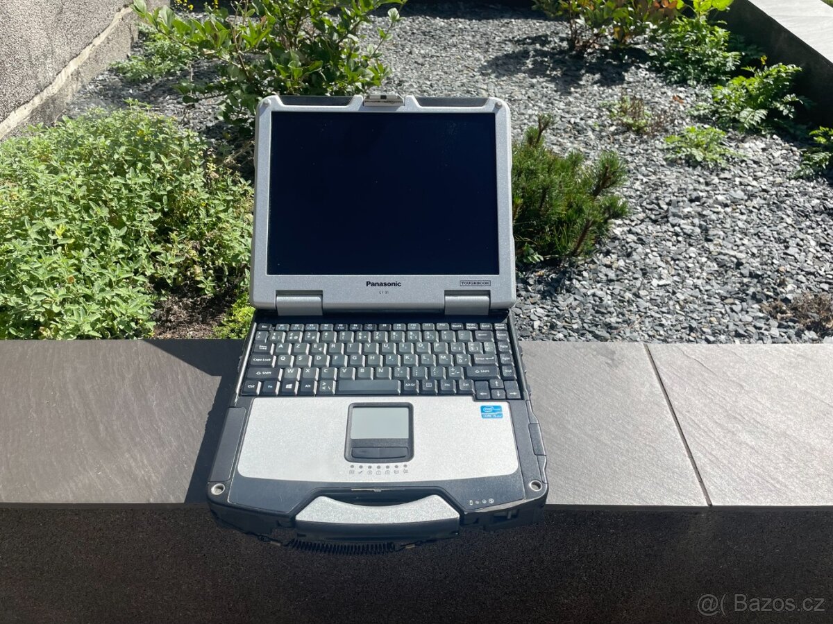 pracovní tank mezi notebooky - Panasonic CF-31 - dotyk LCD