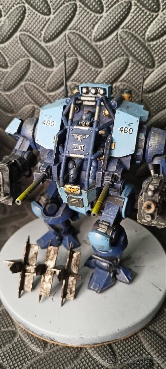 Warhammer 40k . Modrý a červeno žlutý jsou pryč.