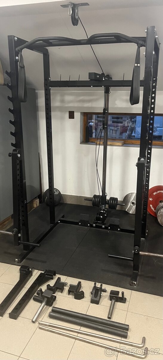 Dřepovací klec, posilovací stroj, power rack, stojan, kladka