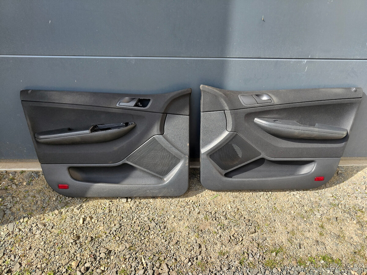 Přední tapeci Fabia 1 - černé - el. stahovačka