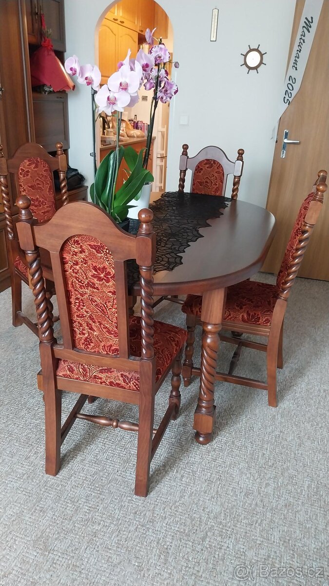 Stůl jídelní rustikální, 4 židle s čalouněním