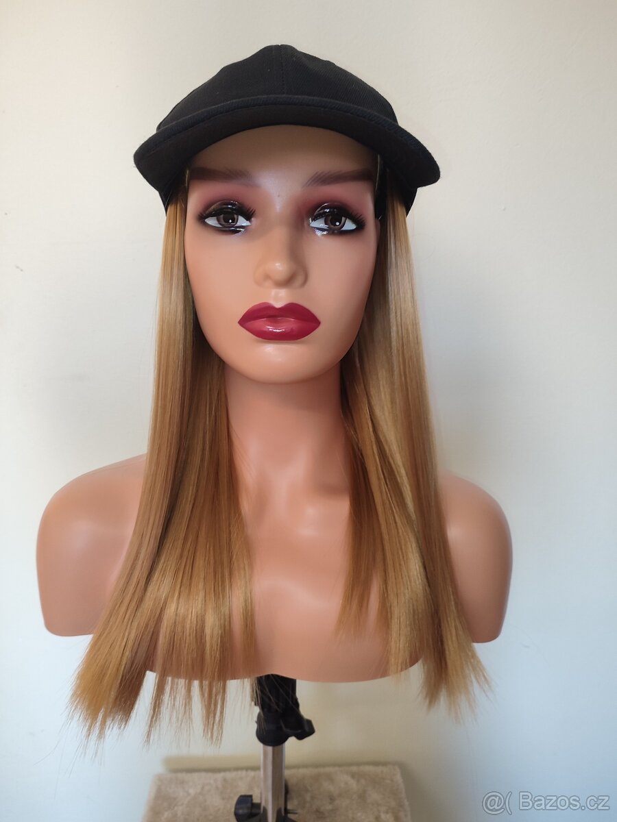 Nová kšiltovka s všitými zlatavými blond vlasy