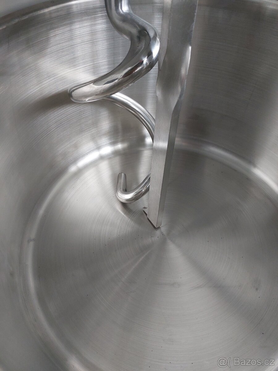 Hnětač těsta 30 L Spirálový hnětač těsta profi