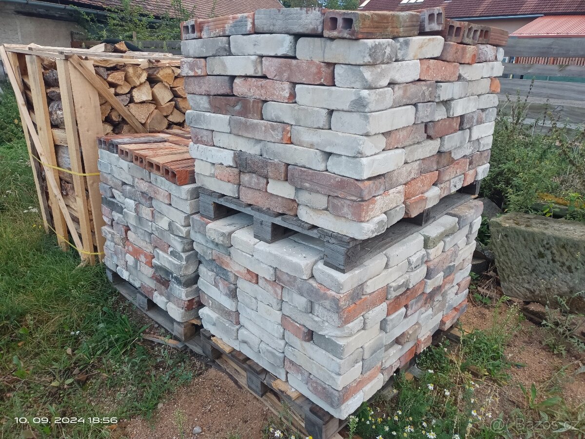 Staré čisté cihly