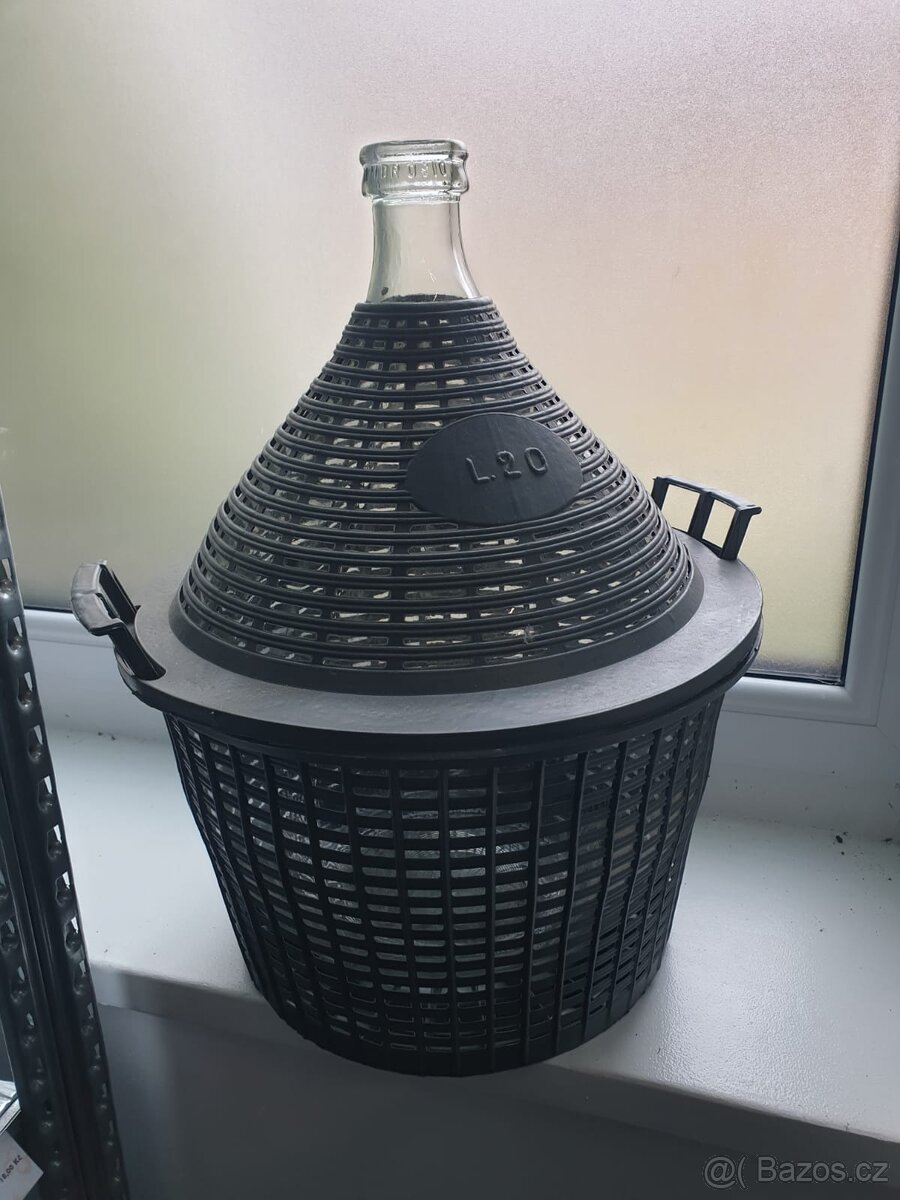 Demižon v plastovém koši 20 litrů