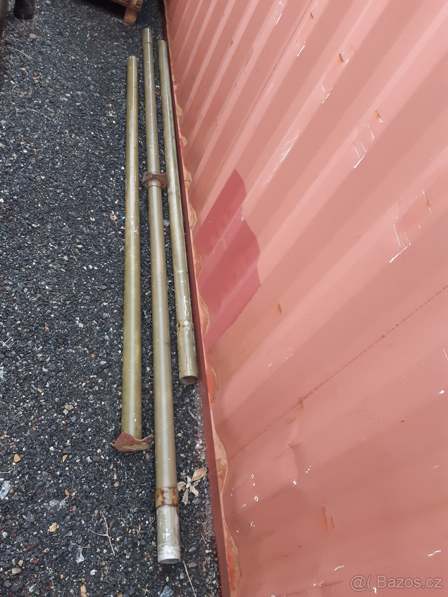 3 x anténní vojenská tyč, délka 3,29; 2,64 a 2,52m