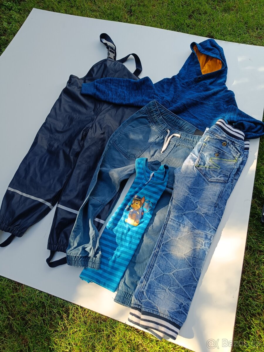 Nepromokavé kalhoty+ balíček oblečení vel 110/116