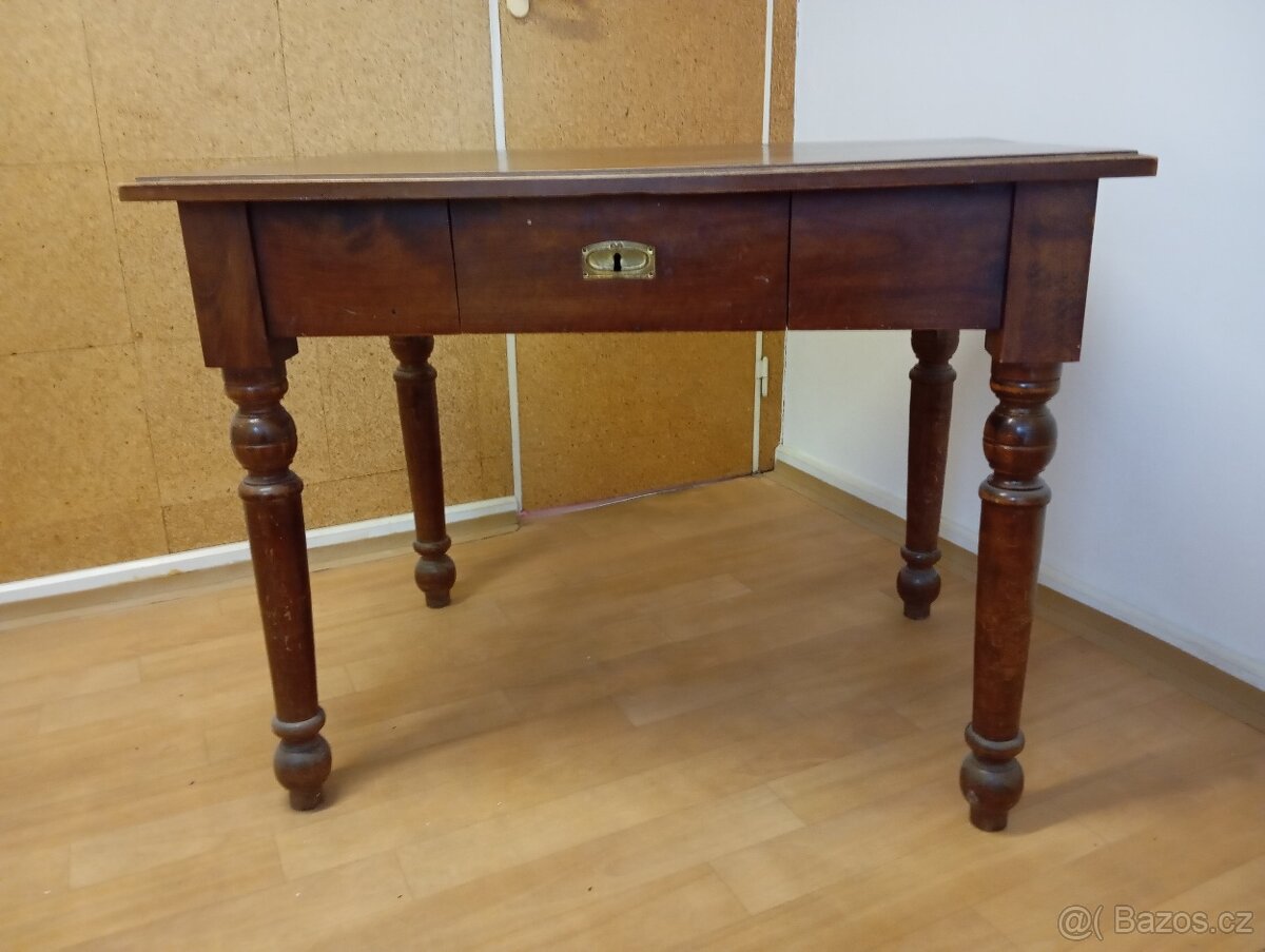 starožitný stůl