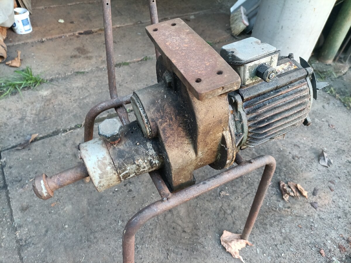 Motor 380V s převodovkou