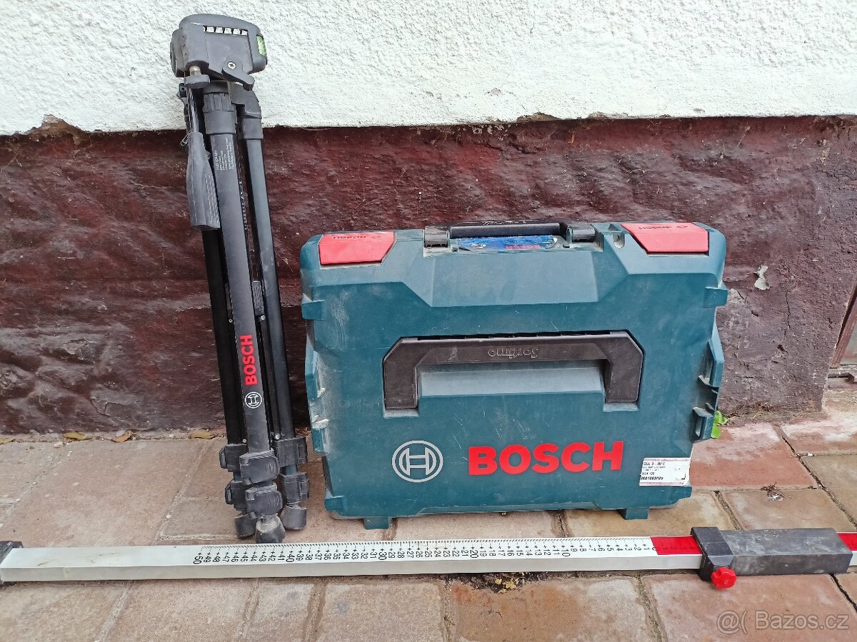 Křížový laser Bosch s přijímačem