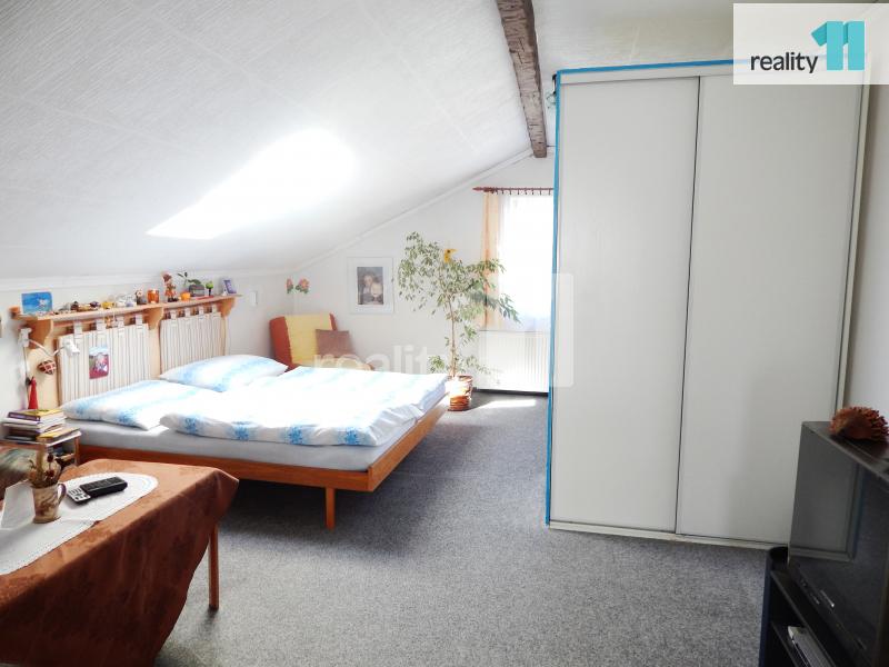 Kompletně zařízený byt 1+kk, 30 m2 v 1 patře RD v Praze 9 -