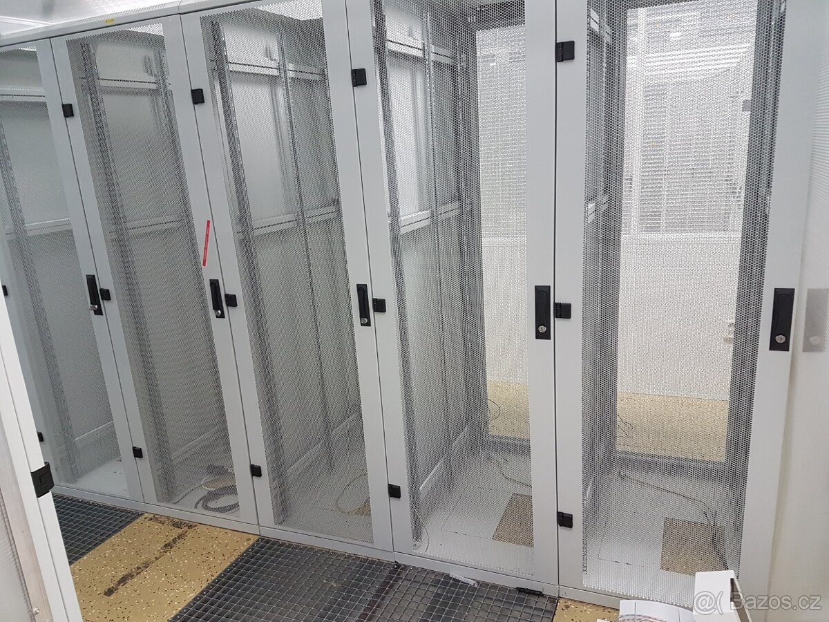 Rack 19" 42U Triton