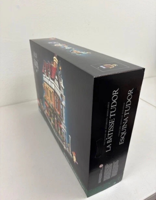 LEGO Icons 10350 Dům na rohu v tudorovském stylu