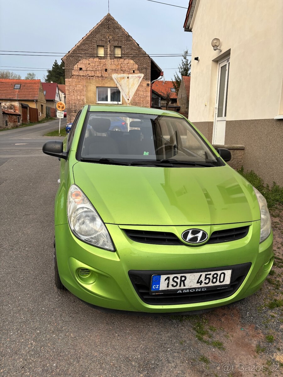 Hyundai i20, zelená metalíza, servisováno