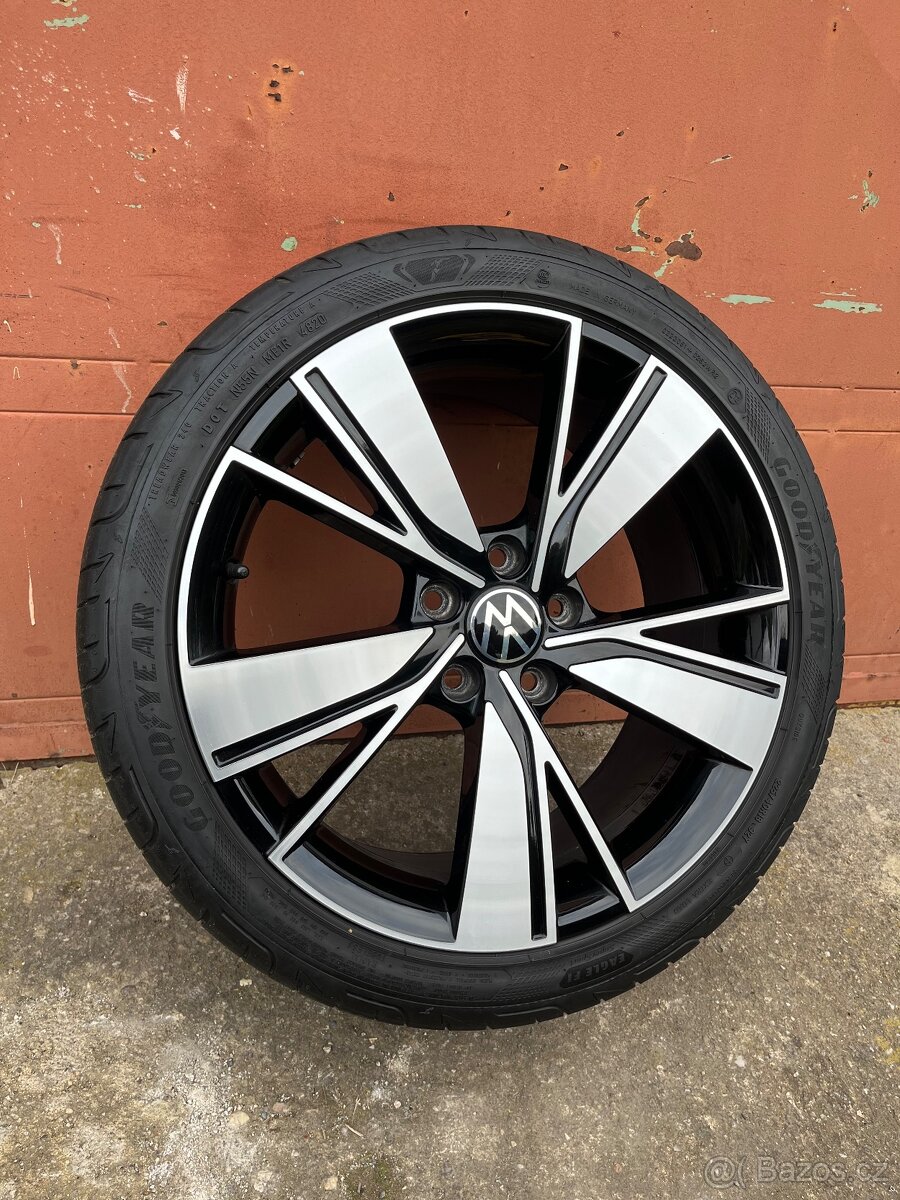 Volkswagen Golf 8 R18 Letní sada